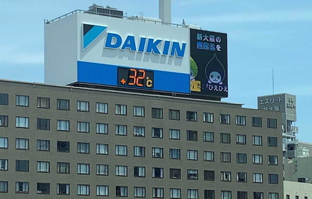 大阪は13時で32度