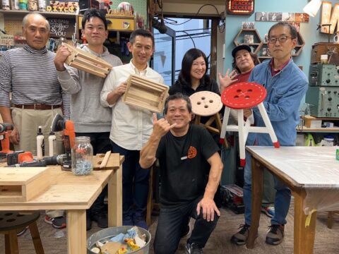 3連休最終日の工房、今日も満席です