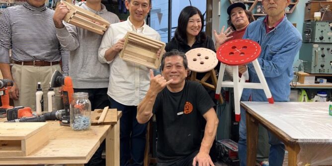 3連休最終日の工房、今日も満席です