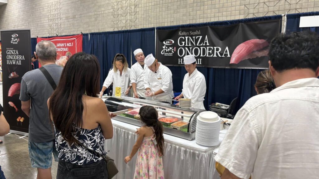 ホノルルフェスティバル会場です