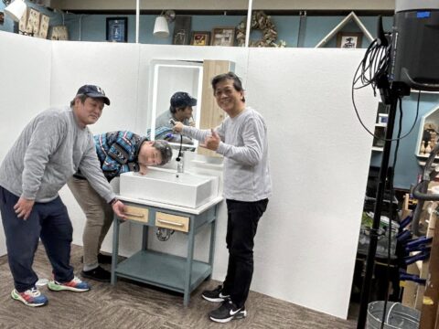 山田芳照 yamada yoshiteru DIY DIYハウツー撮影中、洗面台の作り方