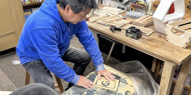 山田芳照 yamada yoshiteru DIY フレーム加工中、ルーターテーブルにストレートビット