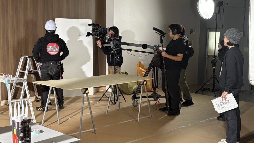 セットの壁を使ってPart2, Iconic動画撮影中