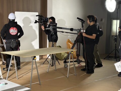 セットの壁を使ってPart2, Iconic動画撮影中