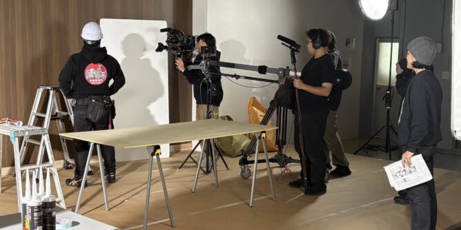 セットの壁を使ってPart2, Iconic動画撮影中