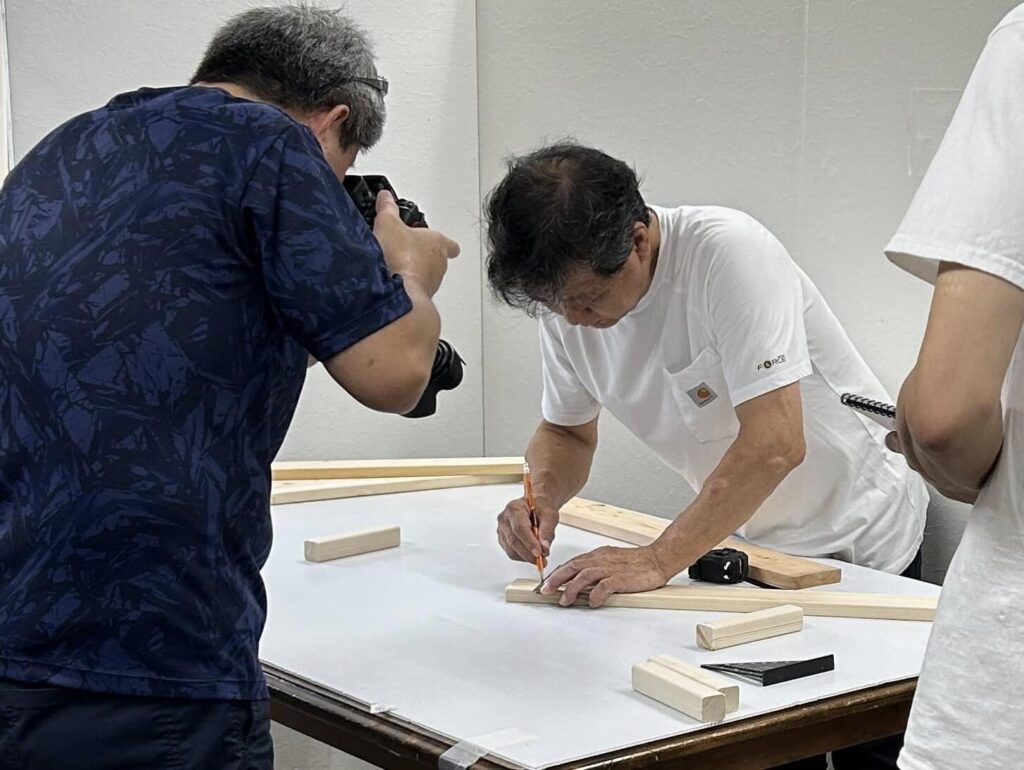 山田芳照 yamada yoshiteru DIY ハウツー撮影中、冷房が効いてる工房は最高