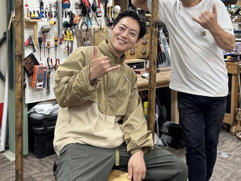 山口大地さんのDIYをサポート。ダメージ加工のミラー枠