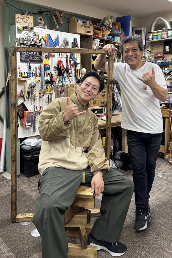 山田芳照 yamada yoshiteru DIY 山口大地さんのDIYをサポート。ダメージ加工のミラー枠