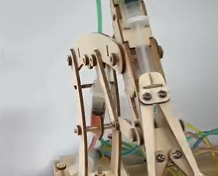 完成後も4つのシリンダーを動かすと、とにかく楽しい