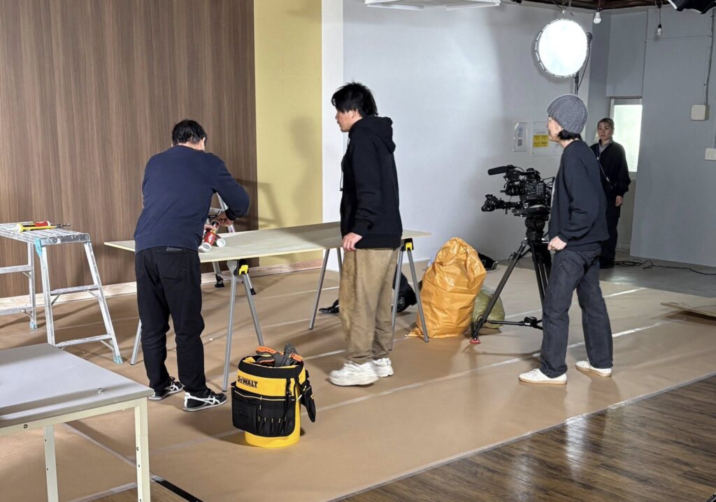 セットの壁を使ってPart2, Iconic動画撮影中