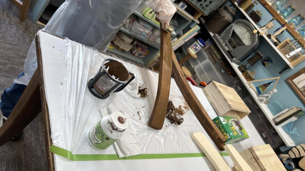 本日の工房講座はボーチェア作り、この講座は意外と人気