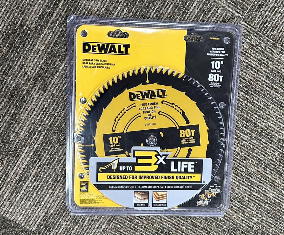 スライド丸ノコ、ブレード交換です