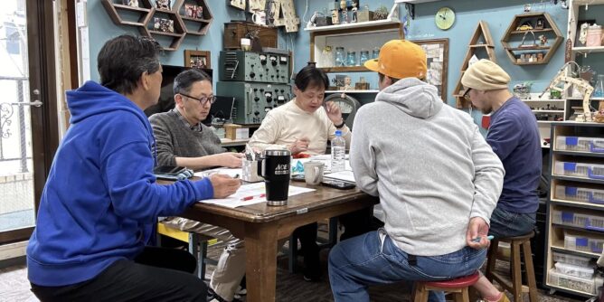 山田芳照 yamada yoshiteru DIY DIY本7冊目、編集会議中！4週間の留守中も作業進行