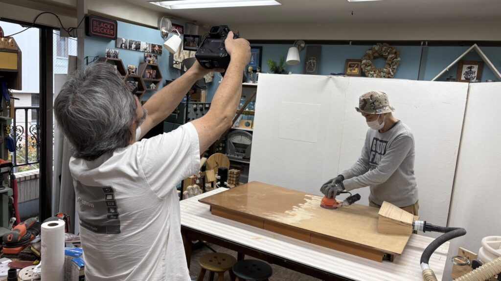 ダイニングテーブルの塗り替えです