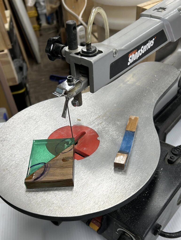 ウッドレジンに挑戦、レジンは2液混合タイプを使います