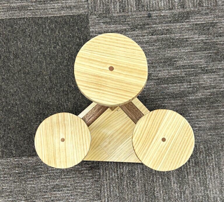 今月の新作　コンパクトな3段フラワースタンド