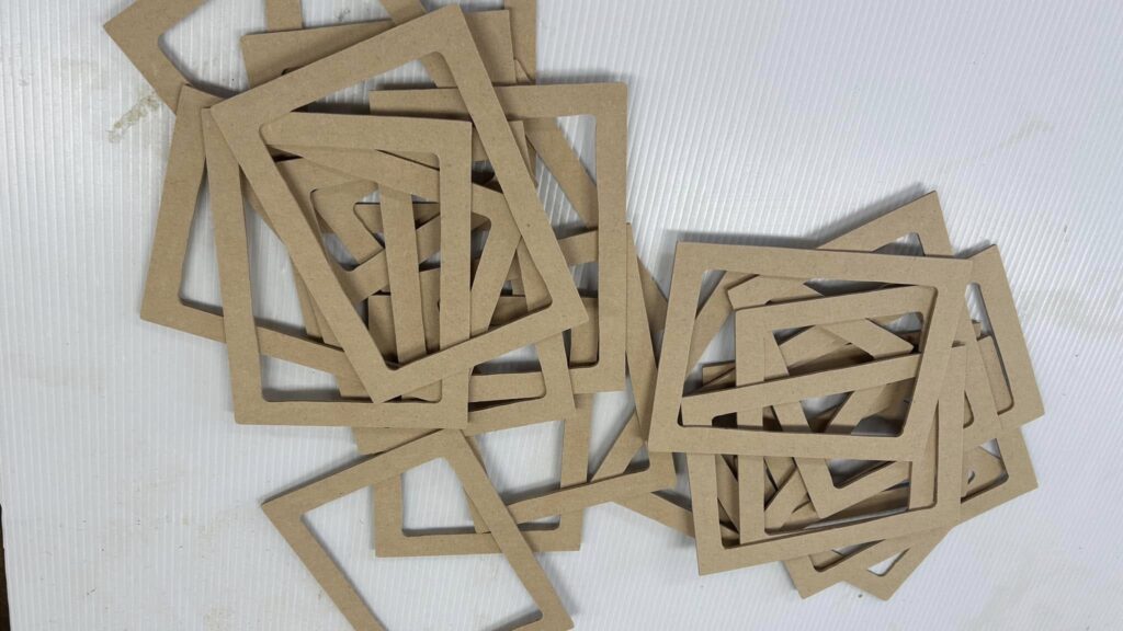 フレーム加工中、ルーターテーブルにストレートビット