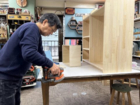 山田芳照 yamada yoshiteru DIY 広報誌撮影用に作品を試作中