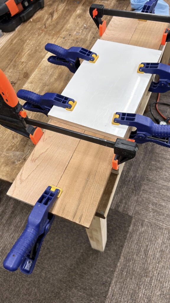 ウッドレジン用にディスプレイスタンドを作っています