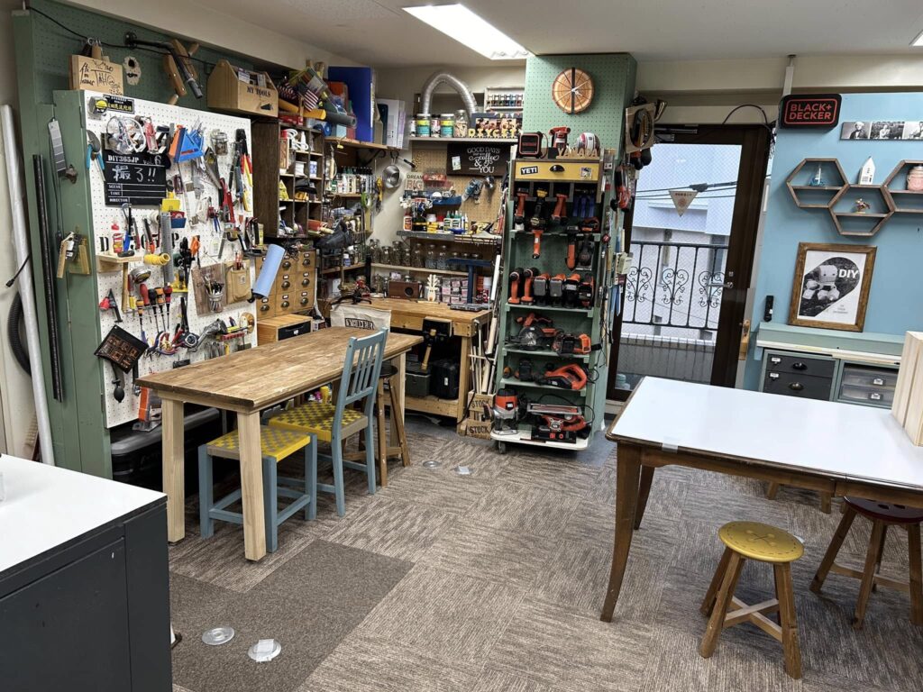 今月の新作　コンパクトな3段フラワースタンド