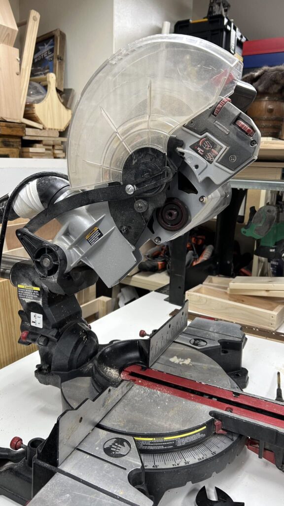 スライド丸ノコ、ブレード交換です