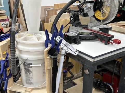 騒音や埃の関係で、家では出来ない加工をここでする