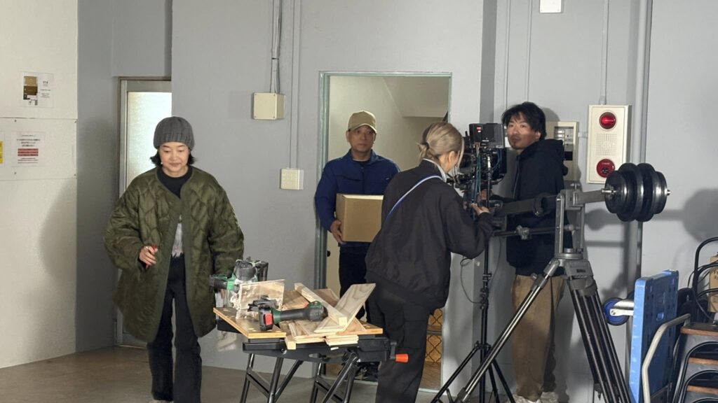 セットの壁を使ってPart2, Iconic動画撮影中