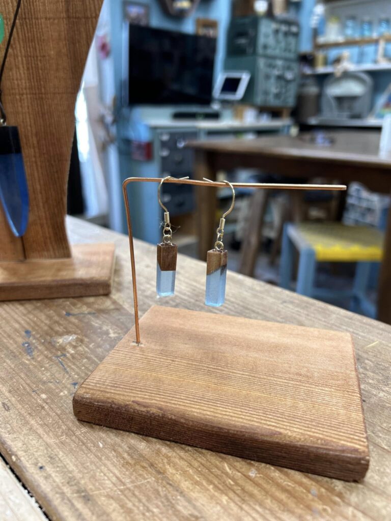 ウッドレジン用にディスプレイスタンドを作っています