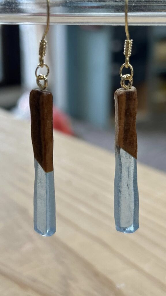 ウッドレジンに挑戦、レジンは2液混合タイプを使います