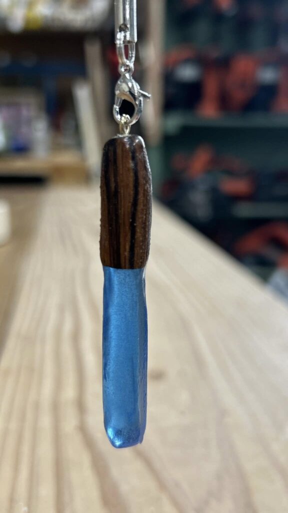 ウッドレジンに挑戦、レジンは2液混合タイプを使います