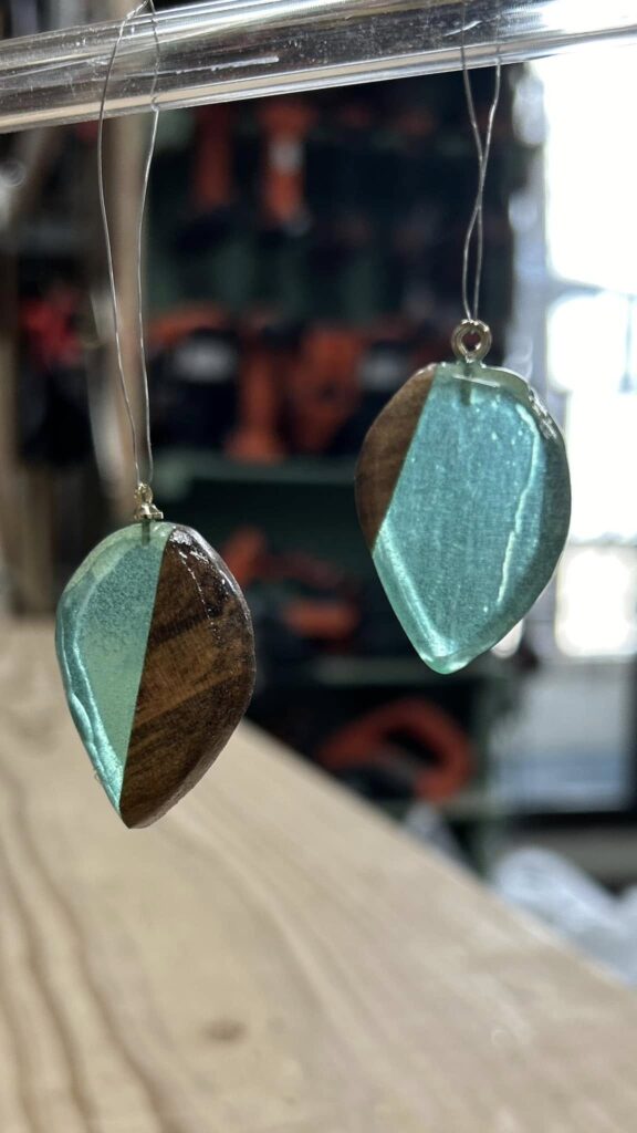 ウッドレジンに挑戦、レジンは2液混合タイプを使います