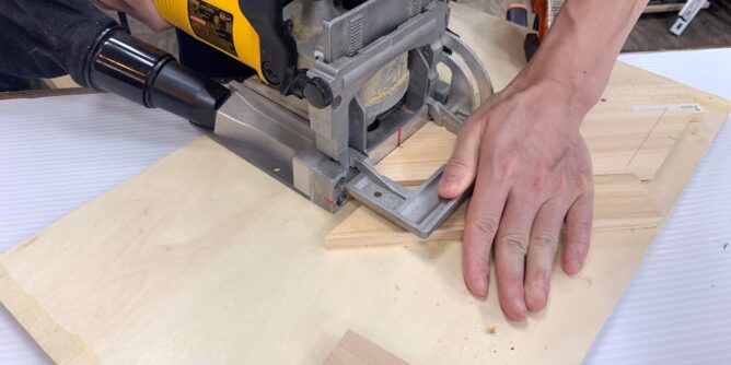 ピクチャーフレーム作りの講座風景です