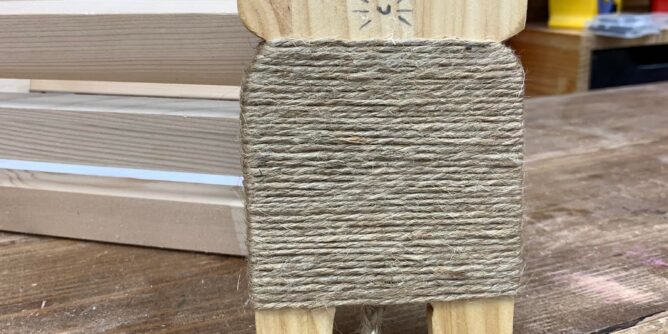 端材と麻ひもとナットでネコちゃん