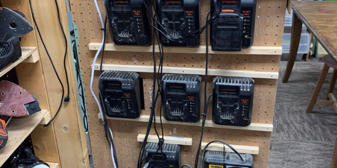 充電済みは弾薬箱に保管です