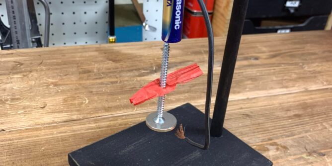 夏休みの自由研究、単極モーターの原理を実験してみよう。