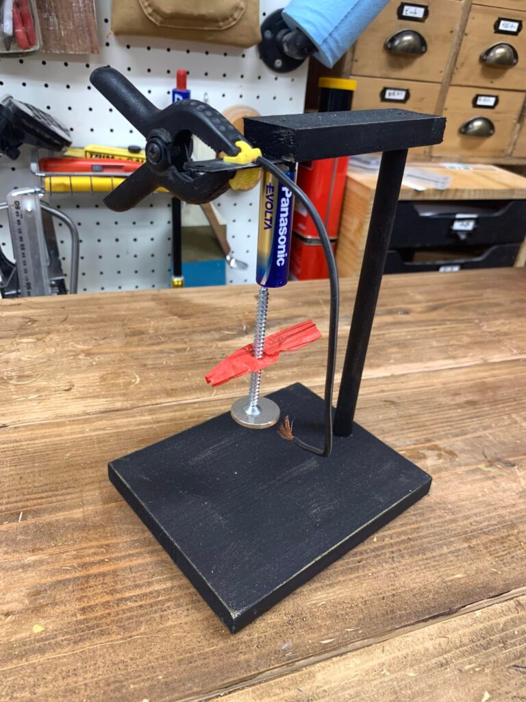 夏休みの自由研究、単極モーターの原理を実験してみよう。