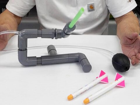 空気ロケットを作る講座もあります