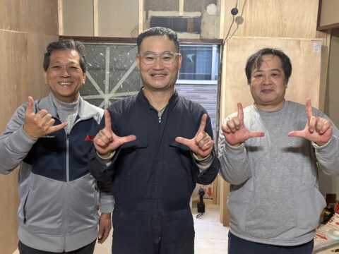 今日も芸人さんと一緒に壁下地作りの作業中 山田芳照 yamada yoshiteru DIY