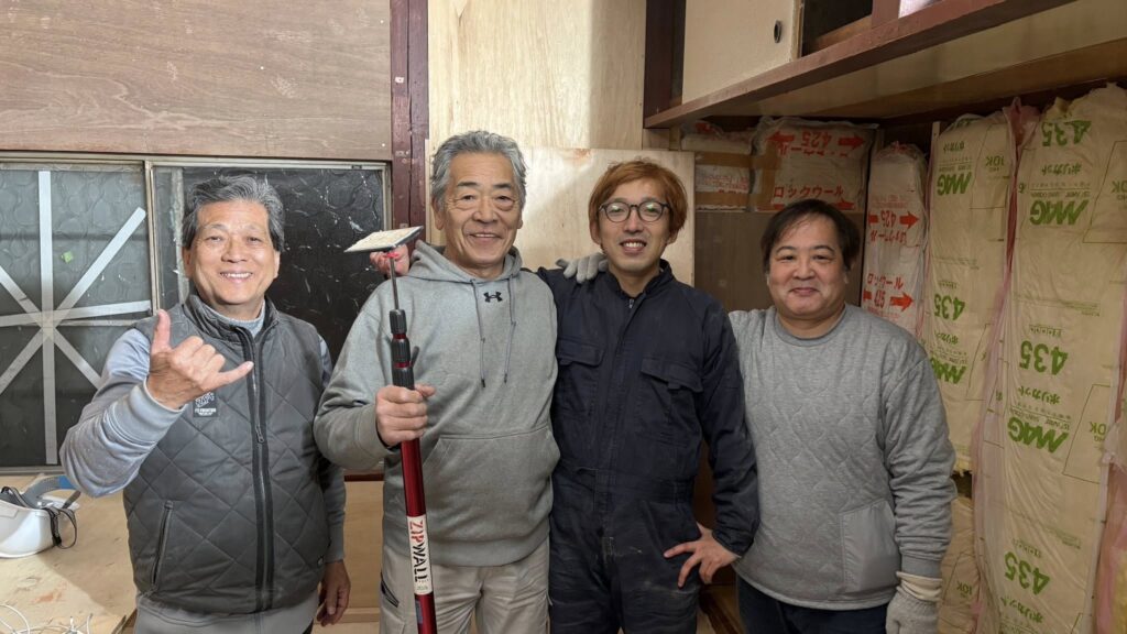 主役の芸人さんと一緒に、本日も室内の下地作り作業 山田芳照 yamada yoshiteru DIY