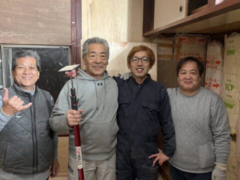 主役の芸人さんと一緒に、本日も室内の下地作り作業 山田芳照 yamada yoshiteru DIY