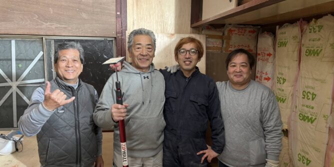 主役の芸人さんと一緒に、本日も室内の下地作り作業 山田芳照 yamada yoshiteru DIY