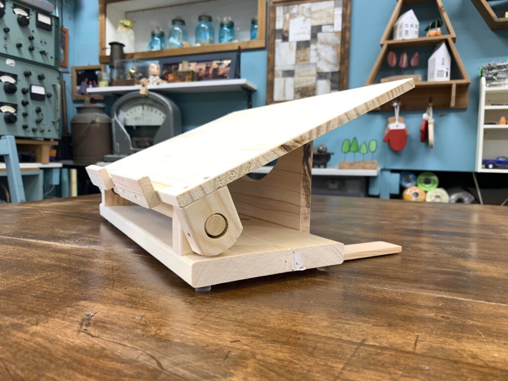 姿勢が良くなるPCホルダー試作中