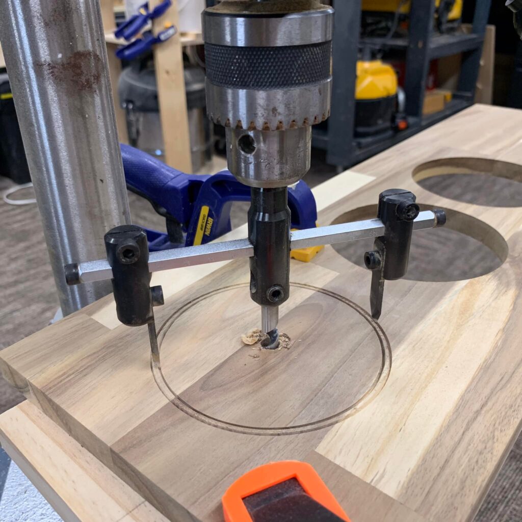 毛糸がクルクル回るホルダーです