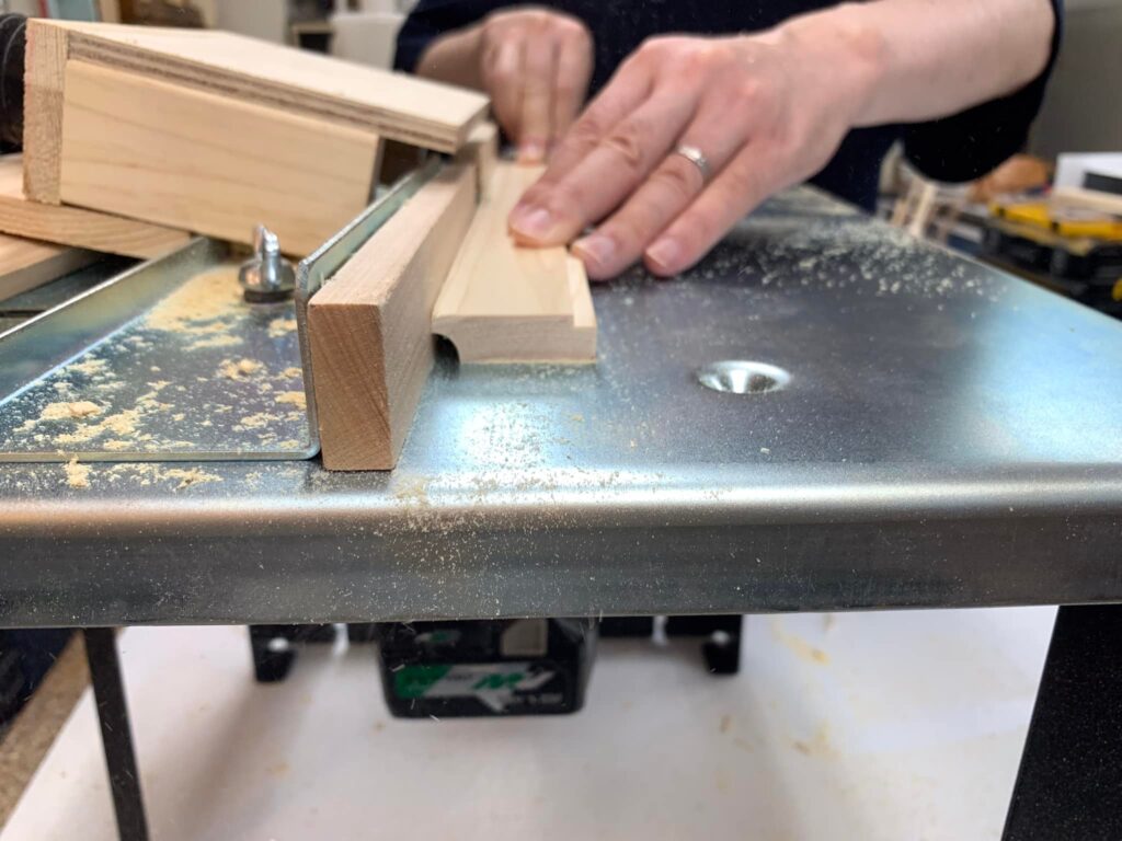 ピクチャーフレーム作りの講座風景です