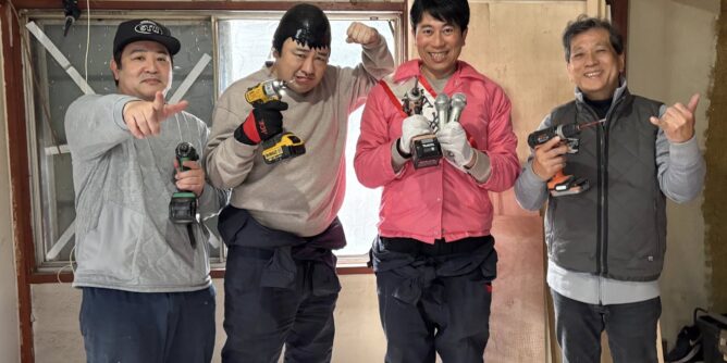 今日もネジ打ち、みんなで1000本以上打ってます 山田芳照 yamada yoshiteru DIY