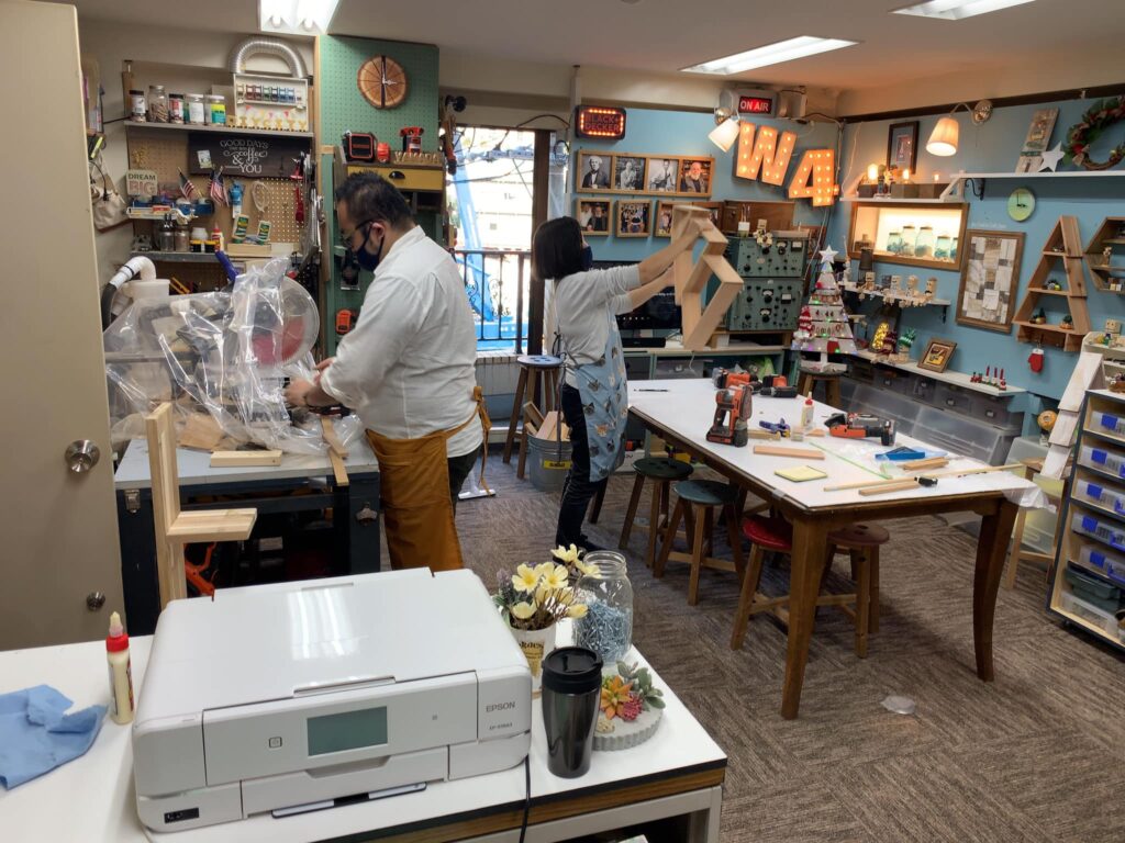 大人のDIY教室開催中、今年はお家クリスマス