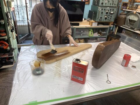 ワトコ ダークウォールナットを水研ぎで仕上げます