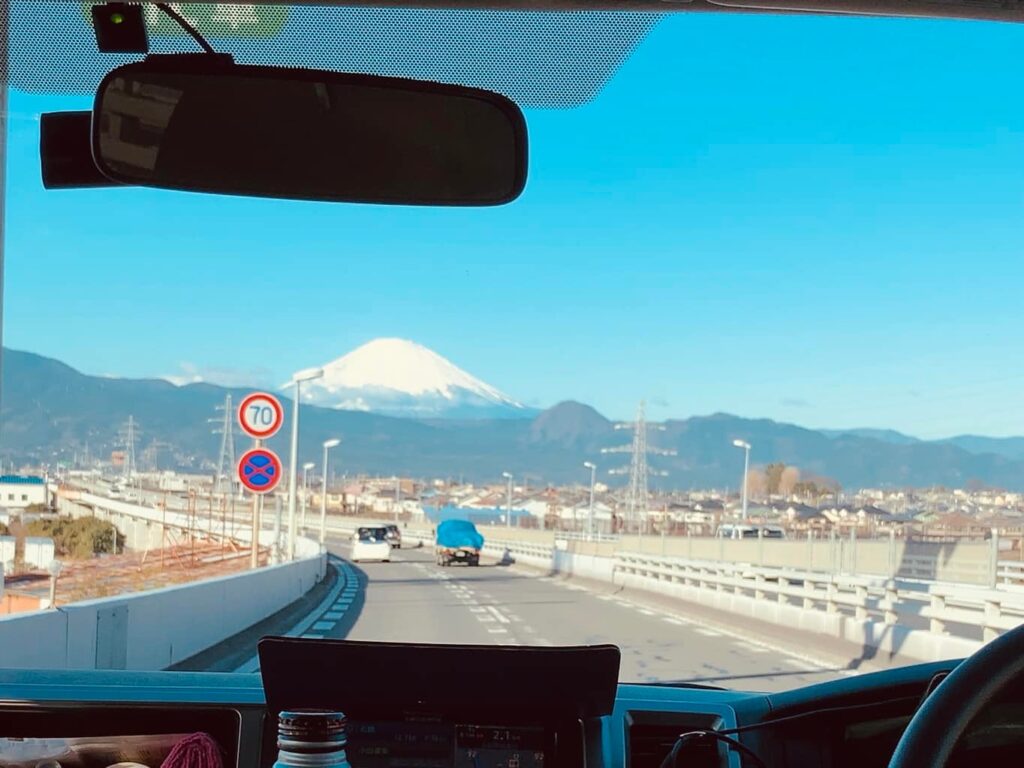 今年最後のロケは熱海で、空気は冷たい