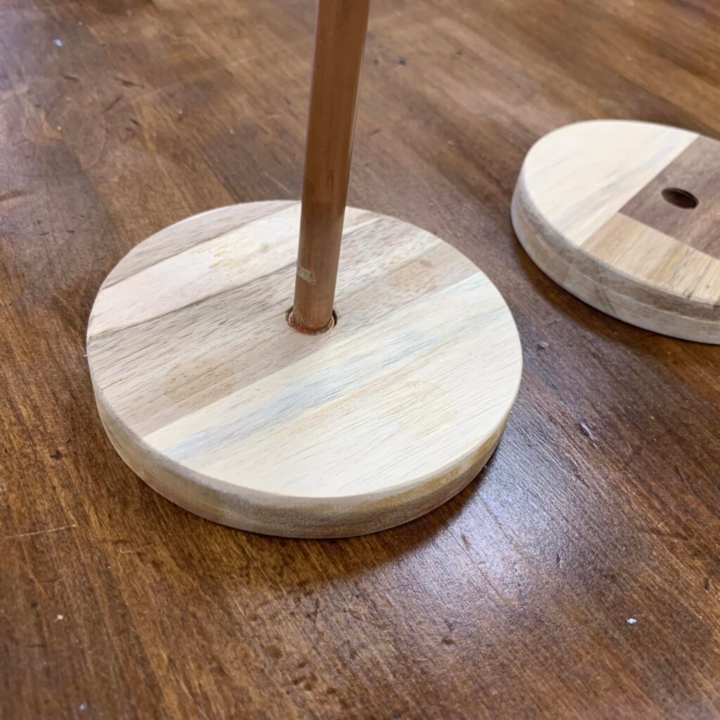 毛糸がクルクル回るホルダーです