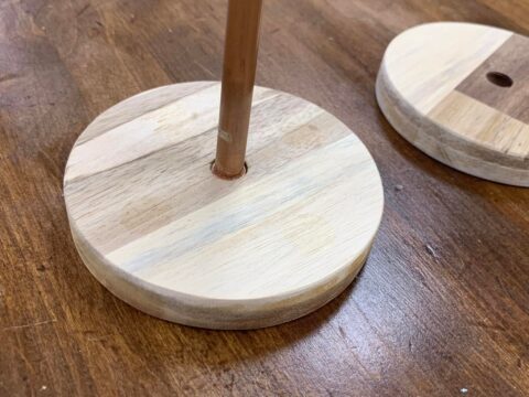 毛糸がクルクル回るホルダーです